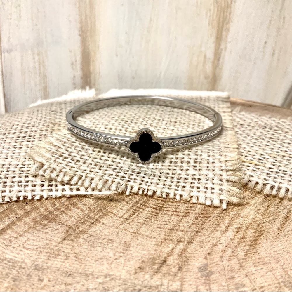 Elegant Silver and Black Clover Bangle no change color